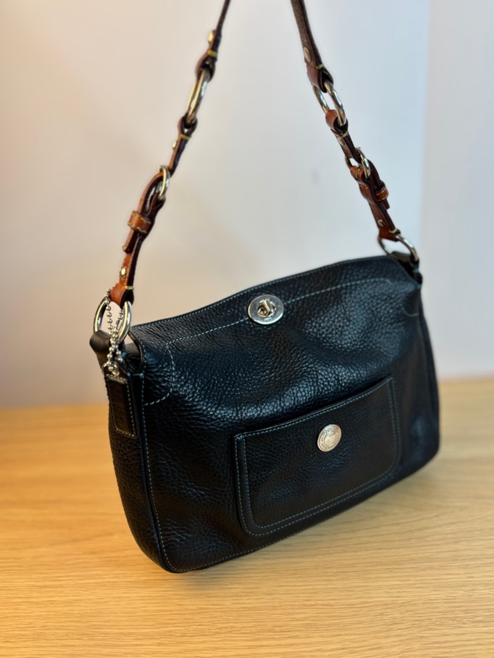 Vintage Coach Chelsea Pebbled Leather Turnlock Hobo Bag. - Picture 5 of 14